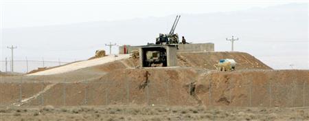 Iranian soldiers stand guard on an anti-aircraft machine gun inside the Natanz uranium enrichment facility, 322km (200 miles) south of Iran's capital Tehran March 9, 2006. REUTERS/Raheb